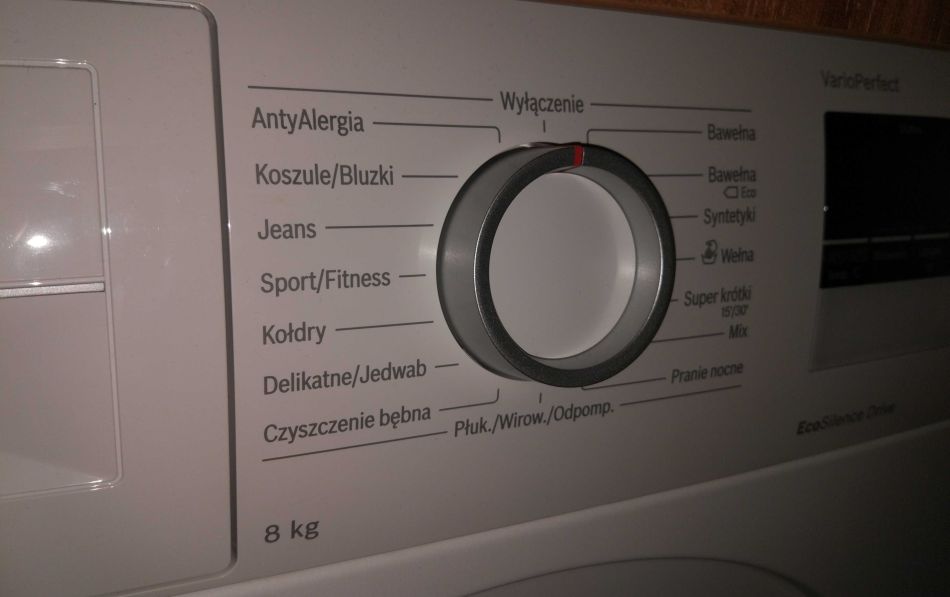 pokrętło na panelu sterowania służące do ustawiania programów pralki