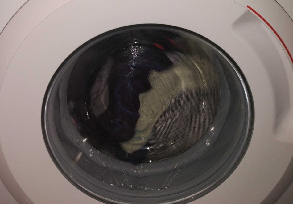 pełny wsad prany przez pralkę