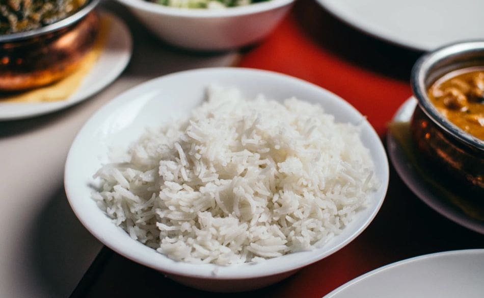 miska z białym ryżem