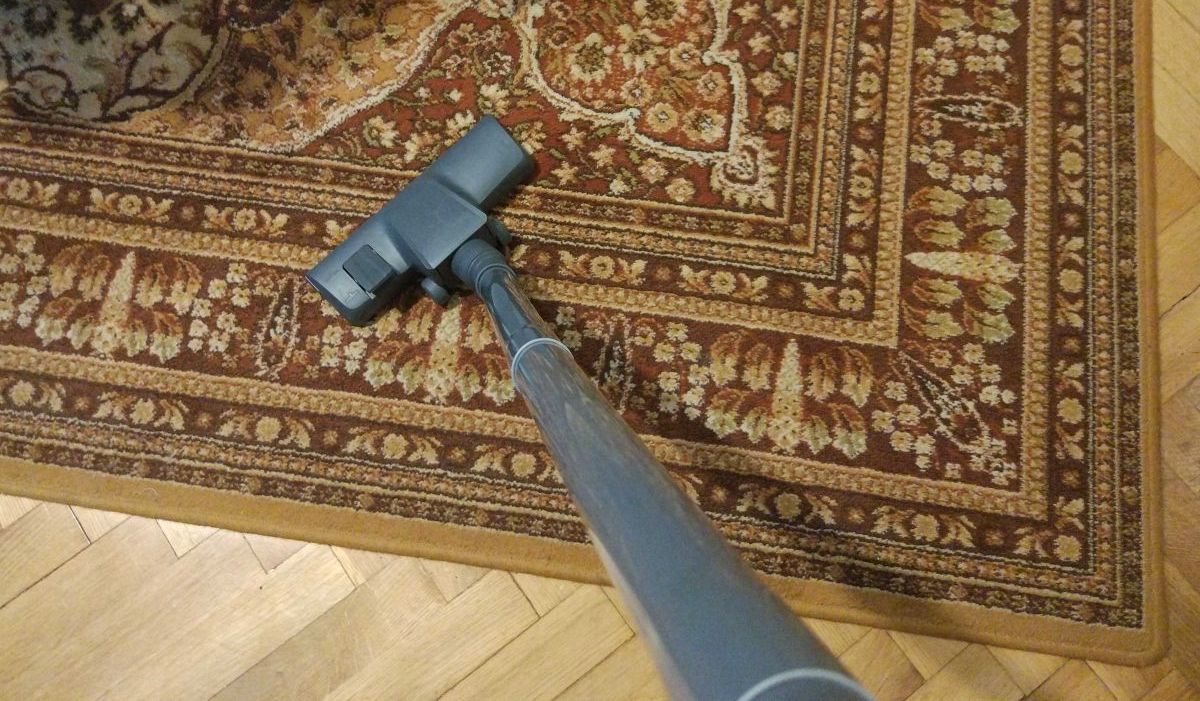 Zilan ZLN8471 odkurzanie dywanu w pokoju