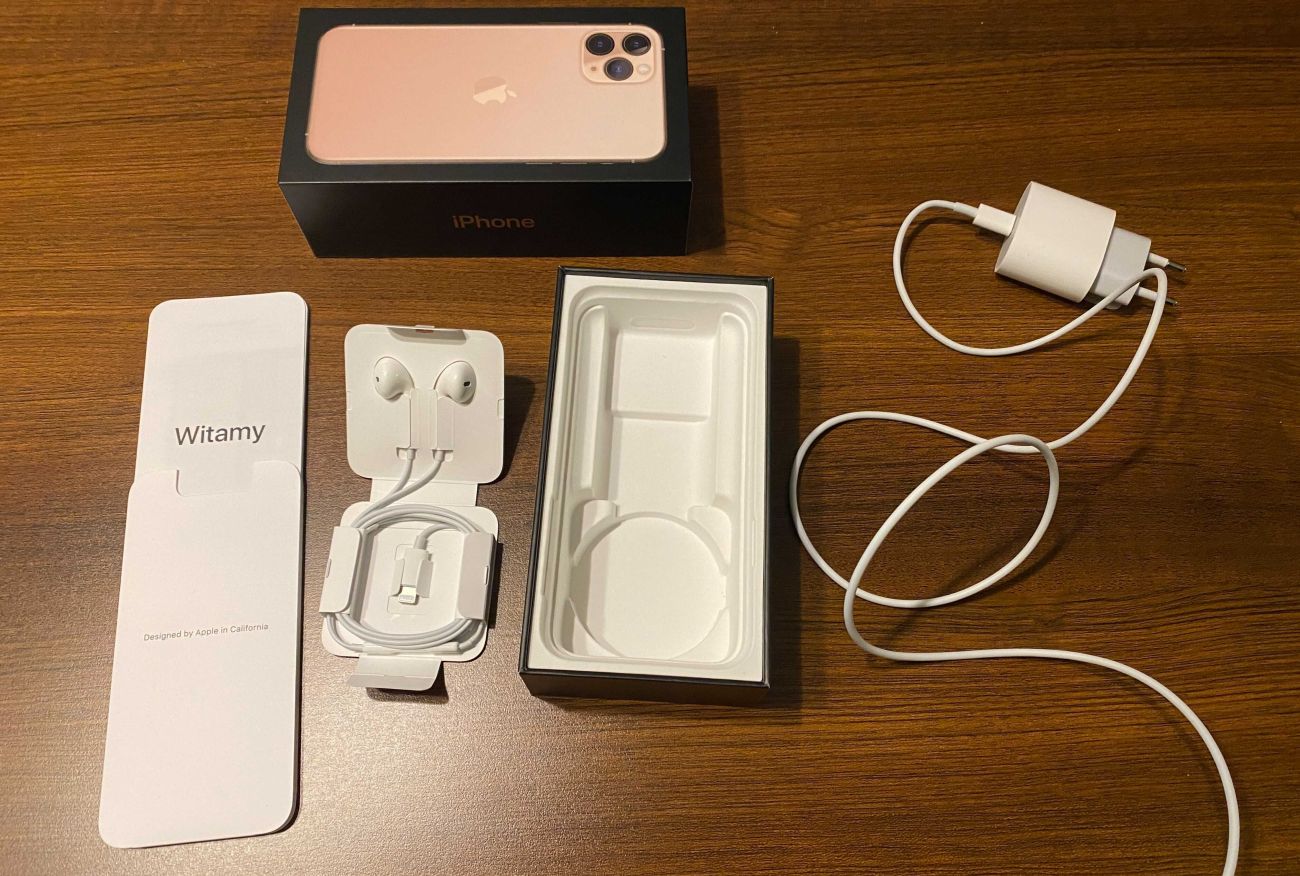 iPhone 11 Pro całe wyposażenie - ładowarka, słuchawki, pudełko