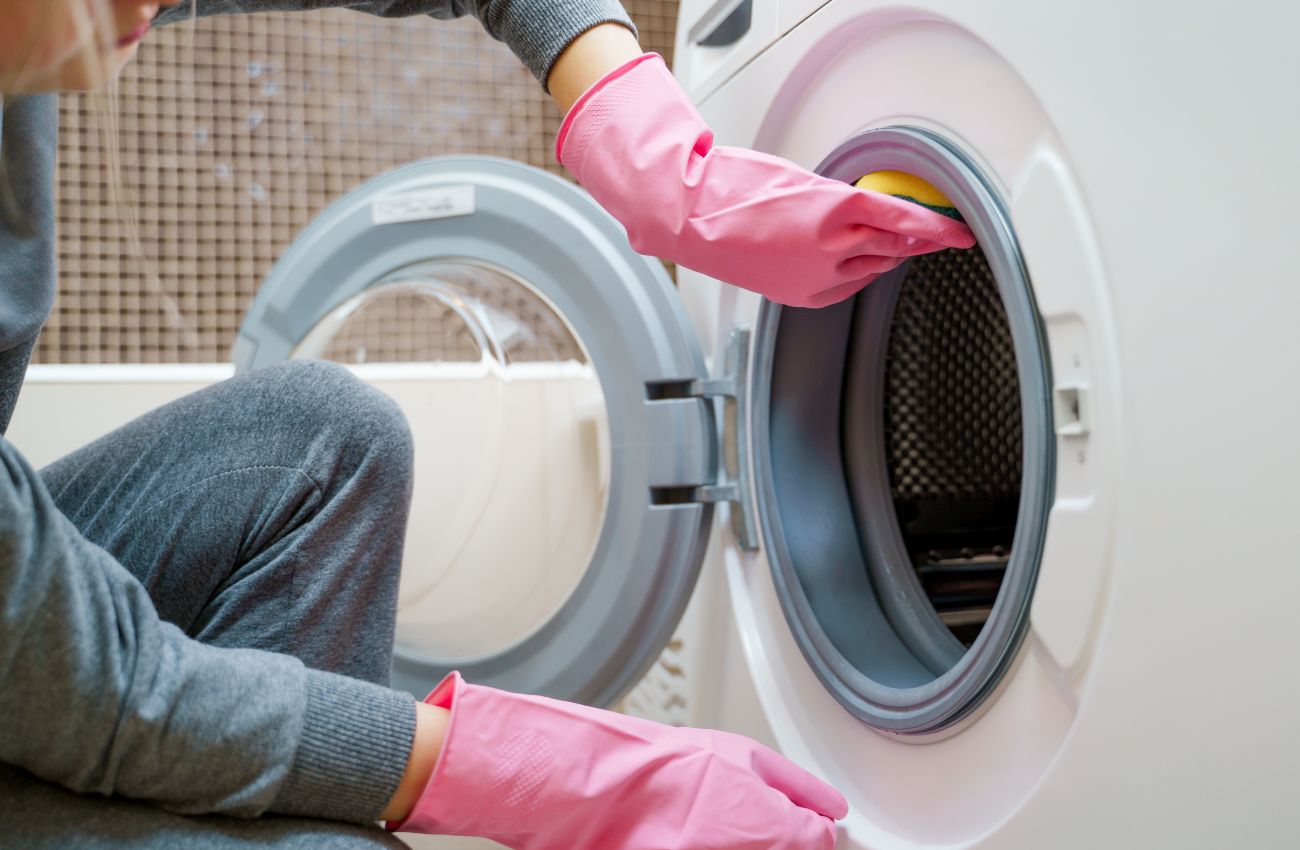 ᐅ Jak wyczyścić pralkę ze szlamu? 4 skuteczne sposoby!