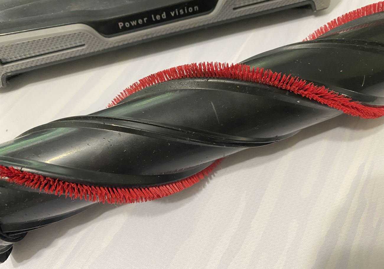 Tefal X-Force Flex 15.60 TY99F1 szczotka z włosiem z bliska