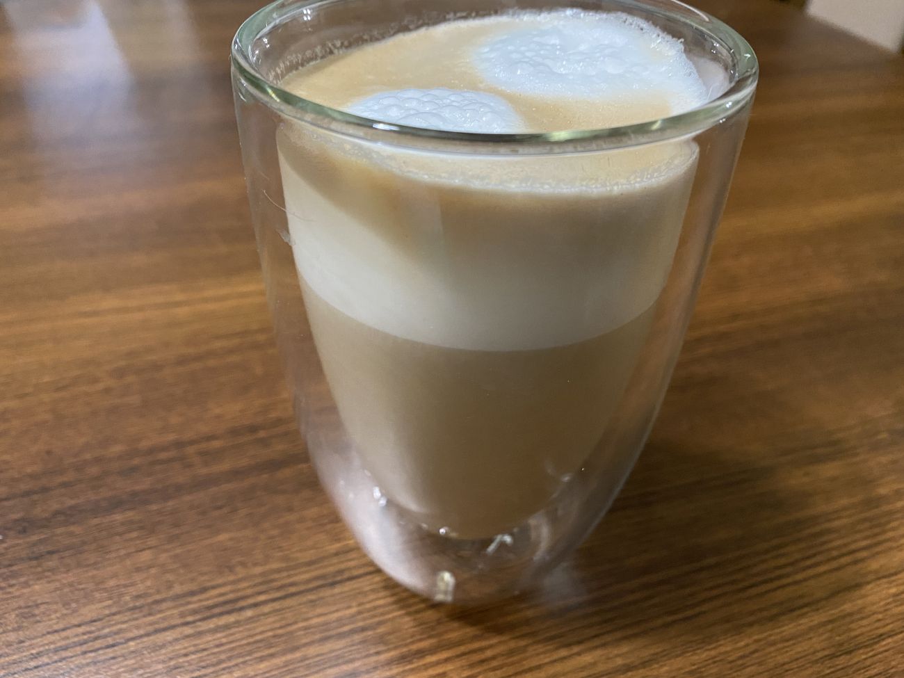 KRUPS Intuition Experience+ EA877D zaparzone Caffe Latte w szklance