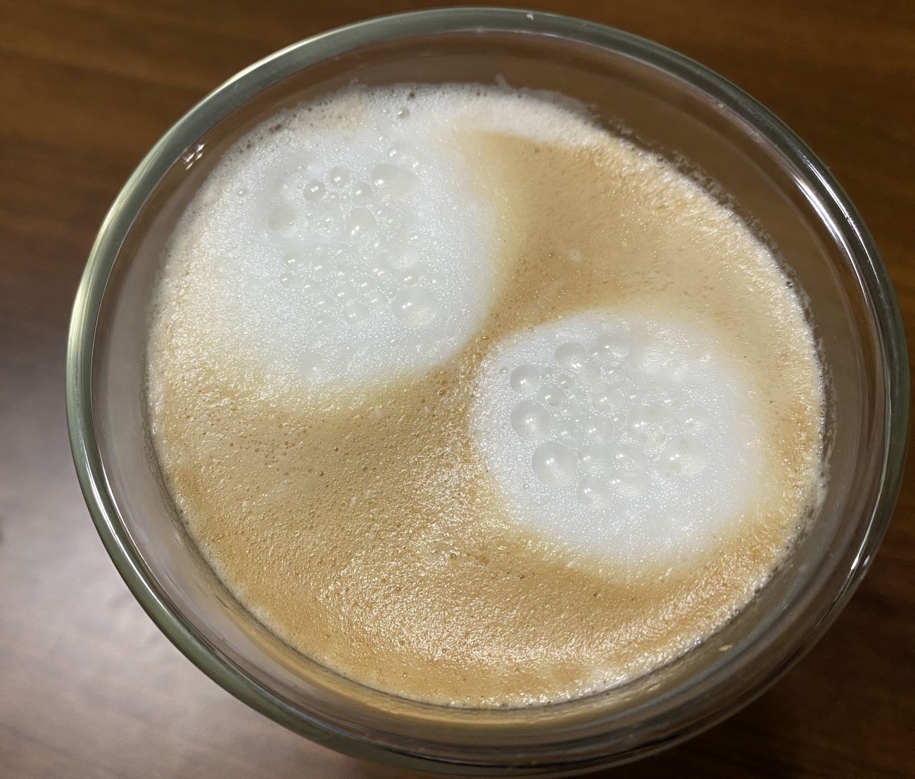 KRUPS Intuition Experience+ EA877D jakość pianki w kawie Caffe Latte