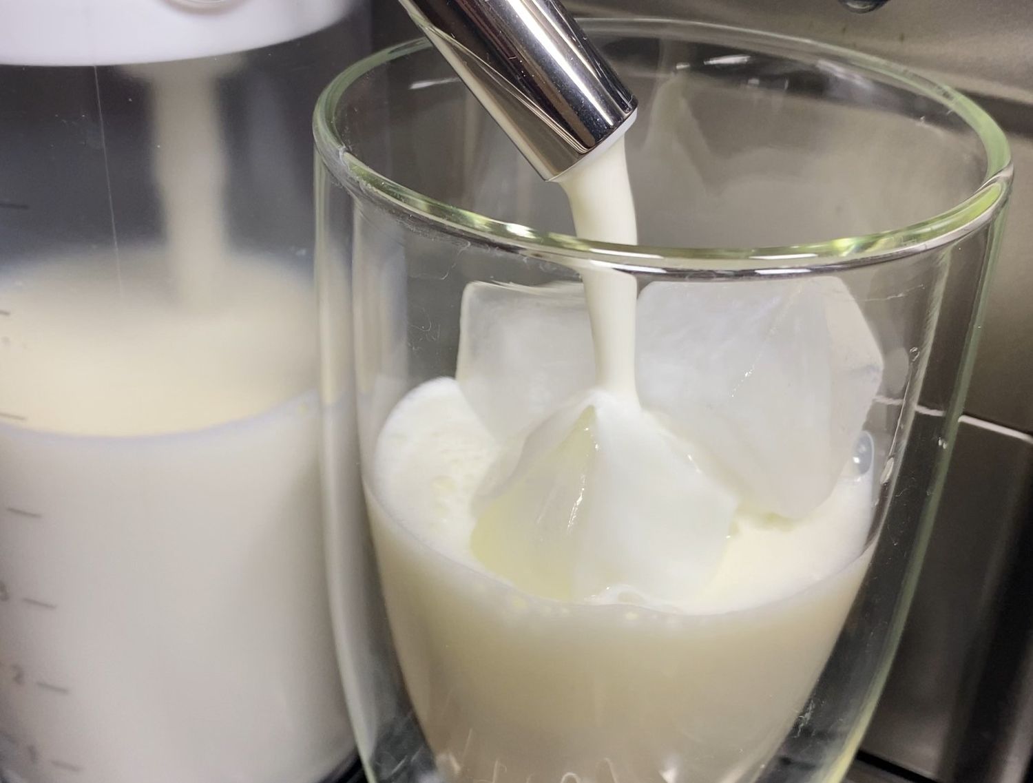 Ekspres De'Longhi Eletta Explore ECAM 450.86.T mrożone latte macchiato