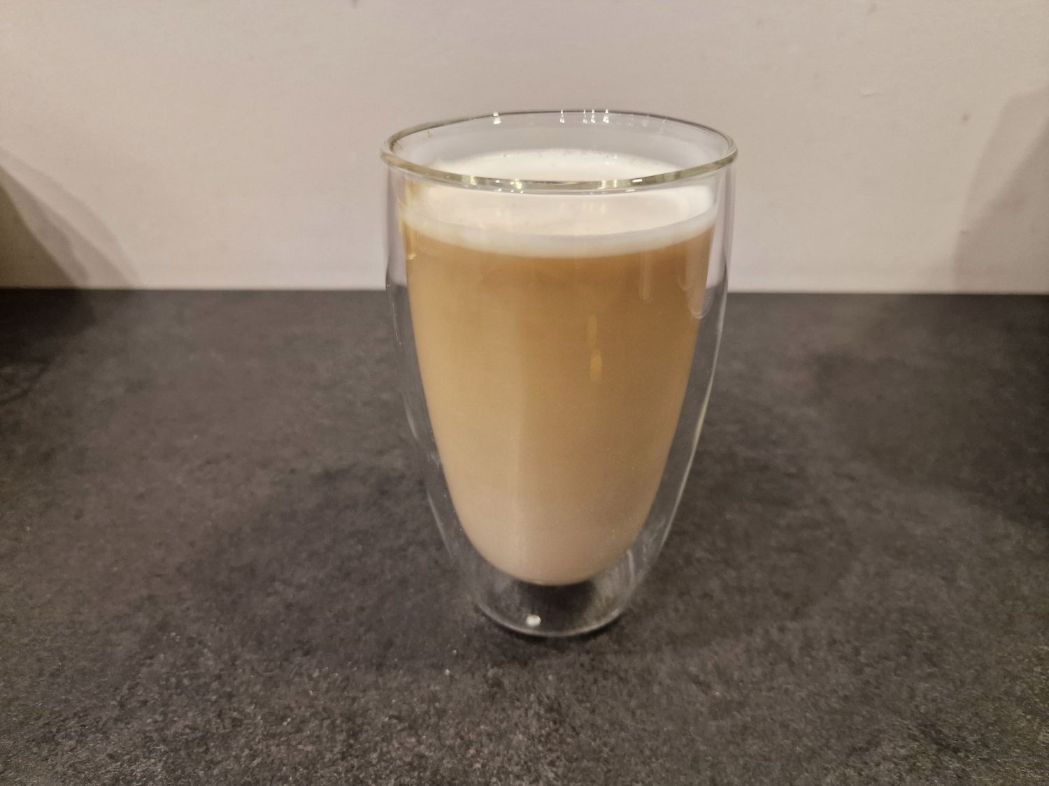 Ekspres do kawy De'Longhi Dinamica Plus ECAM 370.95.S zrobione caffe latte