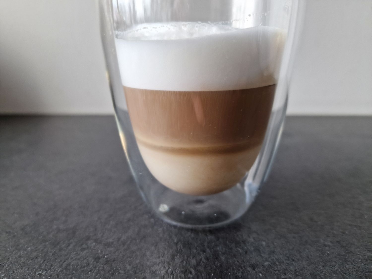 Ekspres do kawy De'Longhi Dinamica Plus ECAM 370.95.S zrobione latte macchiato