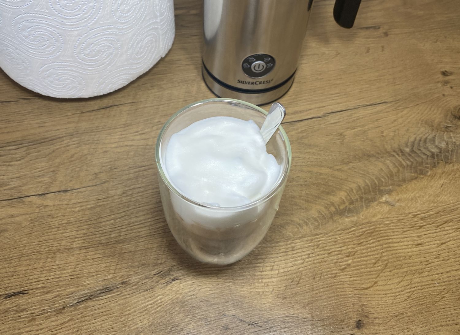 Spieniacz do mleka z Lidla SilverCrest SMA 500 E1 kawa z pianką