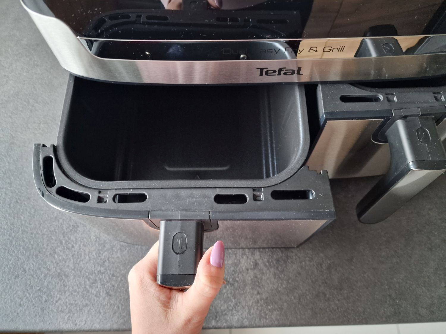 Frytkownica beztłuszczowa Tefal EY905D większa szuflada